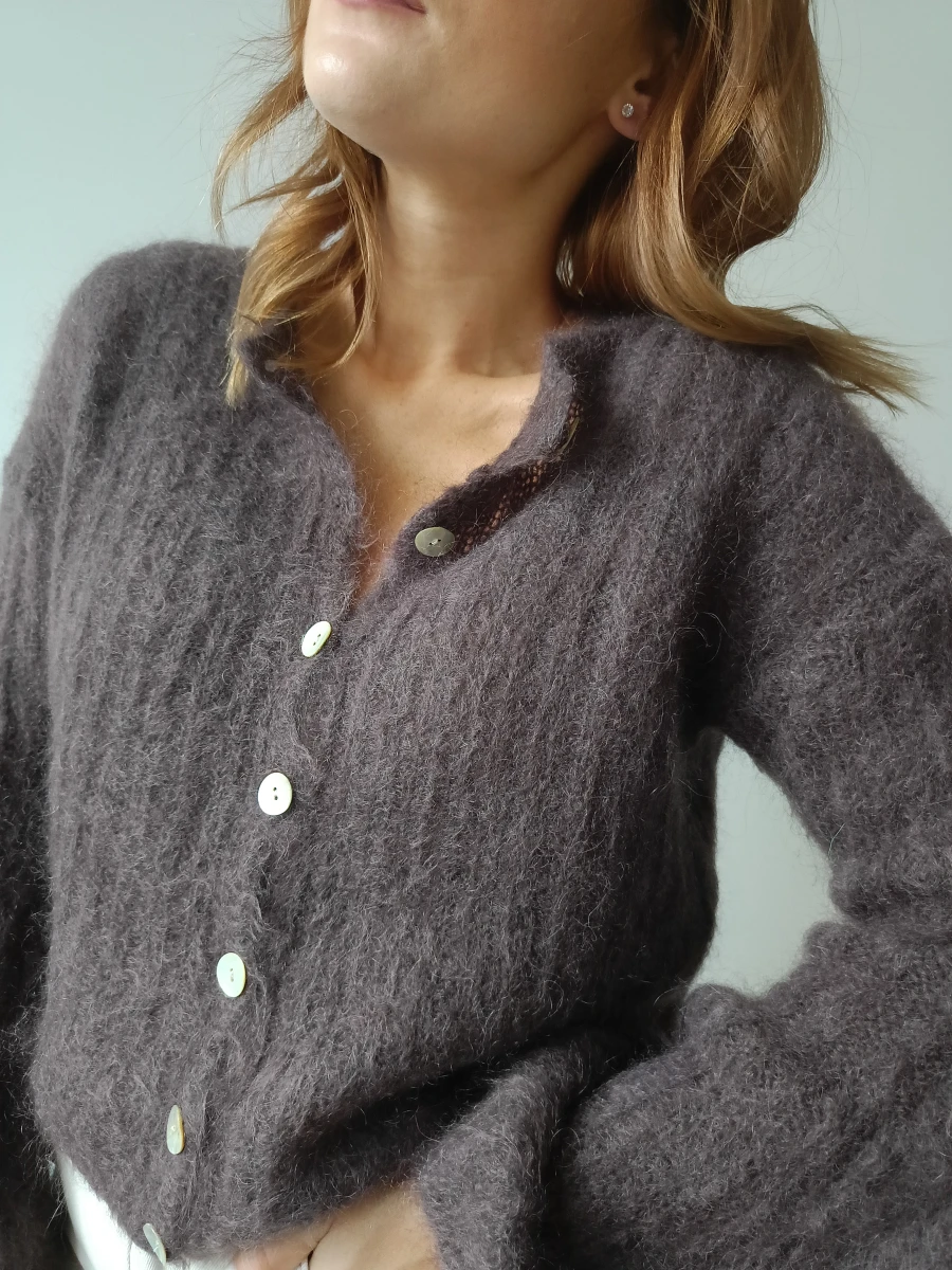 Sweter damski „Bell Sleeve Mohair” brązowy 4.jpg