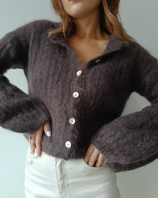 Sweter damski „Bell Sleeve Mohair” brązowy 2.jpg